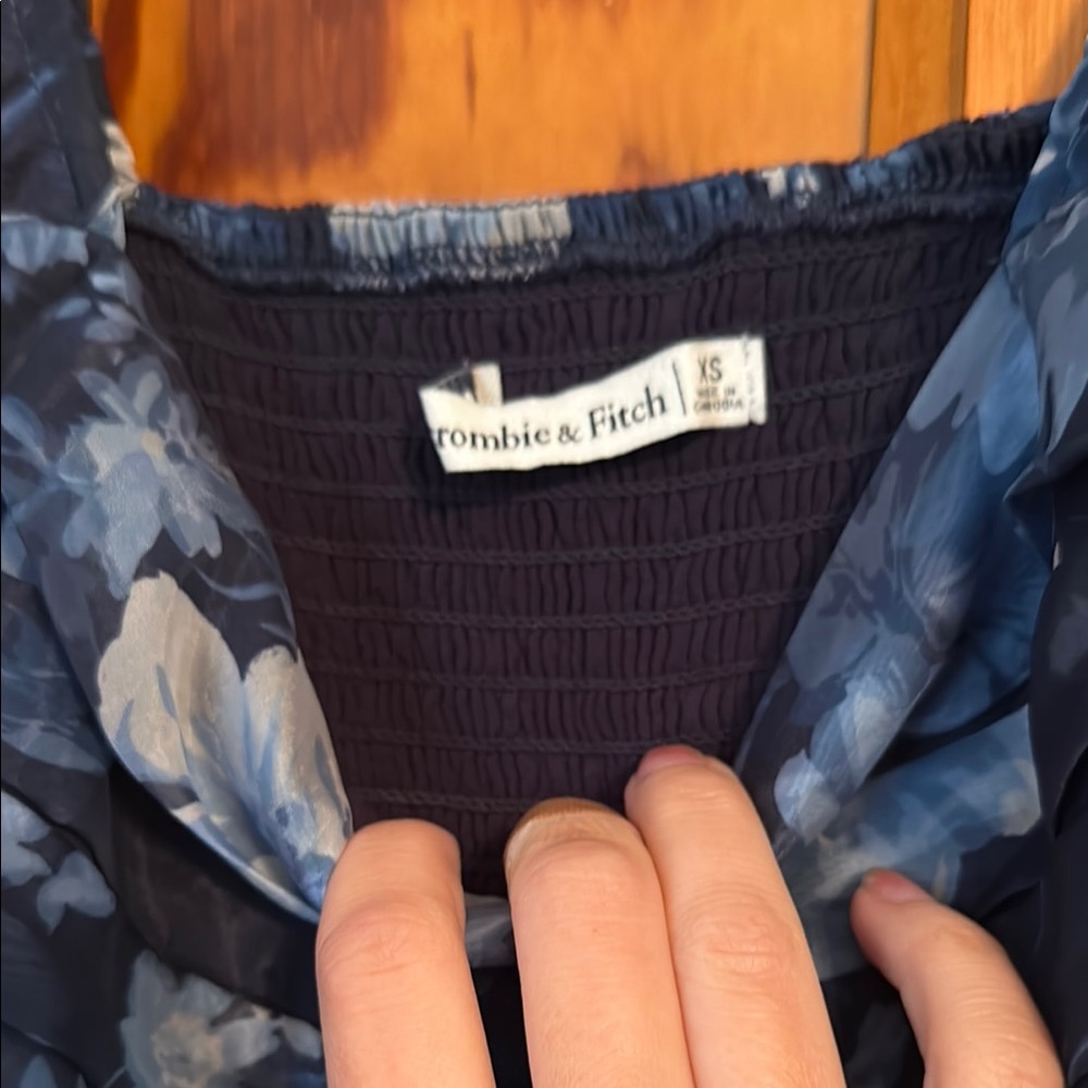 Abercrombie & Fitch White and Blue Flutter Sleeve Mini Dress - Picture 2 of 2